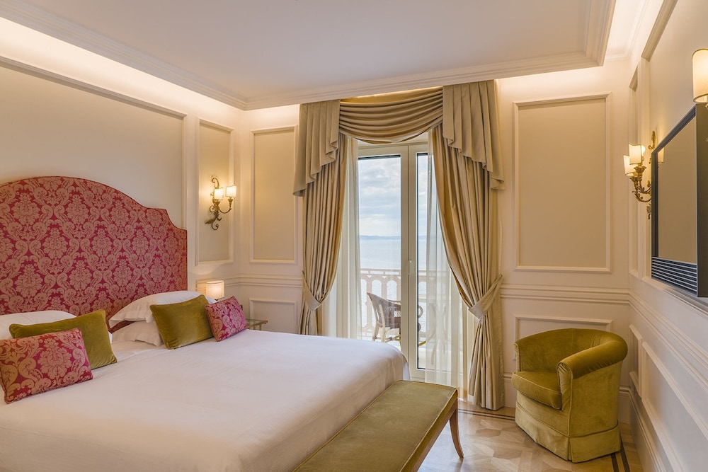 Grand Hotel Excelsior Vittoria — Hotel rooms in Sorrento, Campania