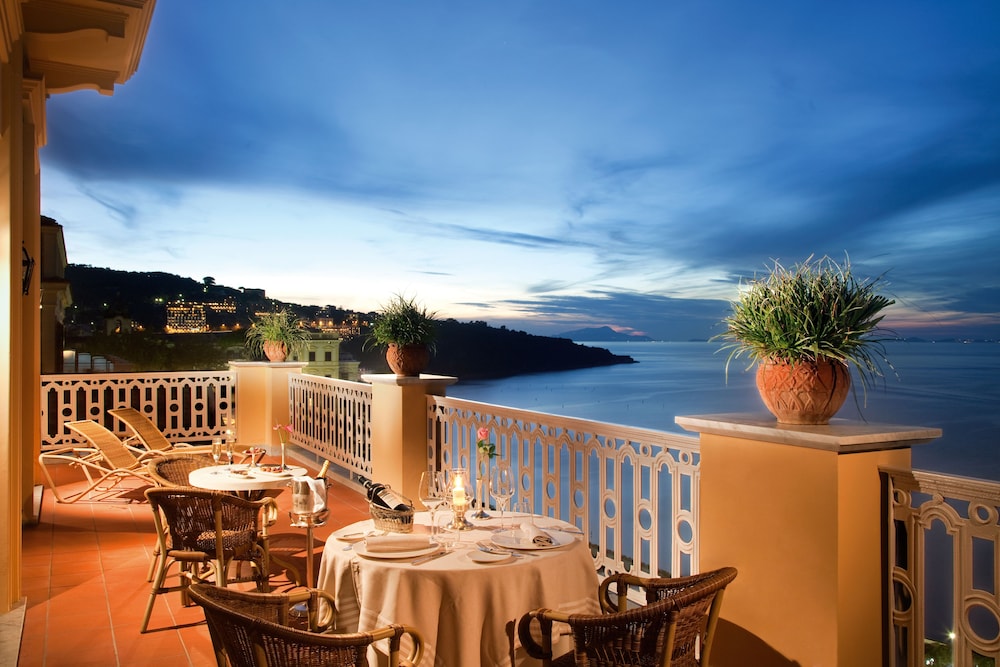 Grand Hotel Excelsior Vittoria — Restaurant & bars in Sorrento, Campania