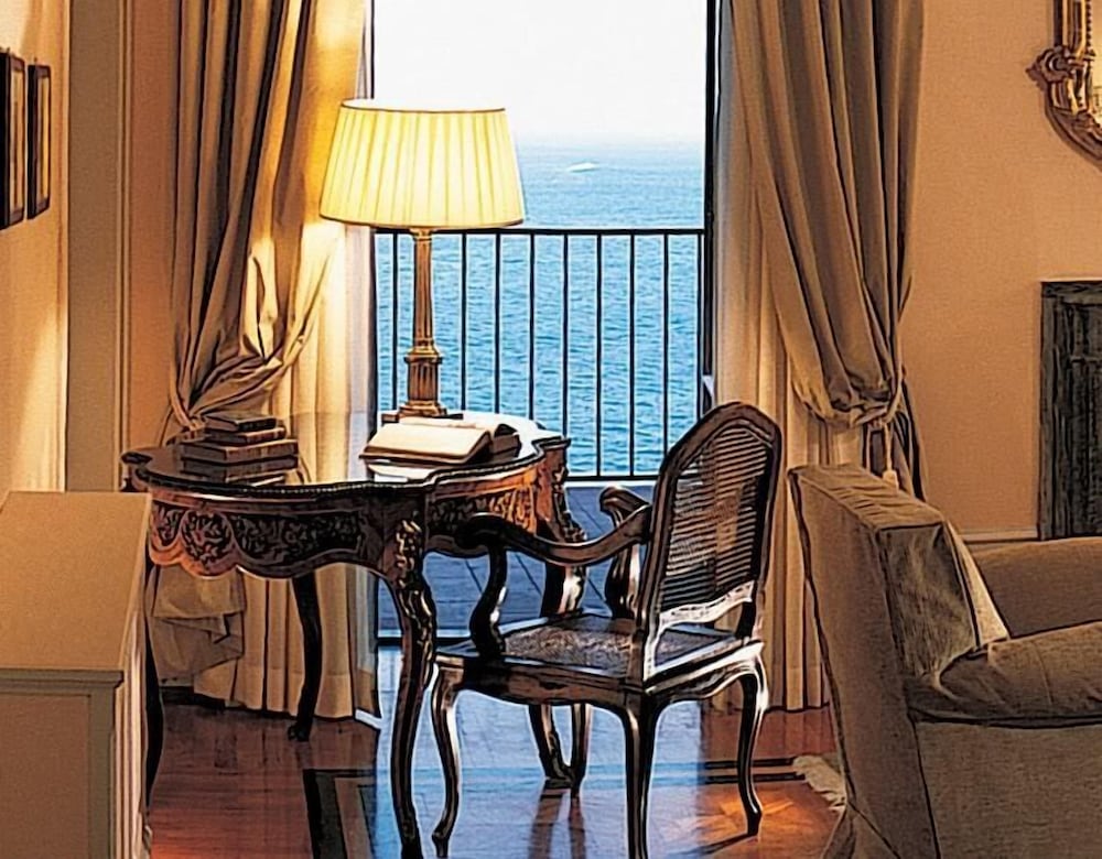Grand Hotel Excelsior Vittoria — Hotel rooms in Sorrento, Campania