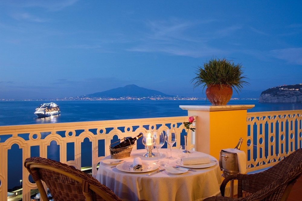 Grand Hotel Excelsior Vittoria — Restaurant & bars in Sorrento, Campania