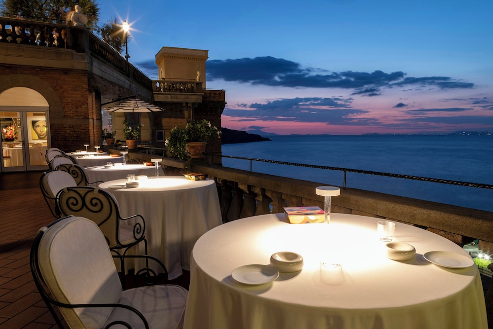 Grand Hotel Excelsior Vittoria — Restaurant & bars in Sorrento, Campania