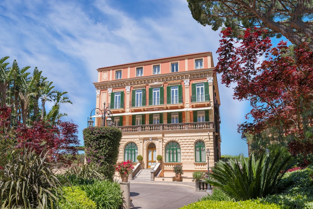 Grand Hotel Excelsior Vittoria — Hotel building in Sorrento, Campania