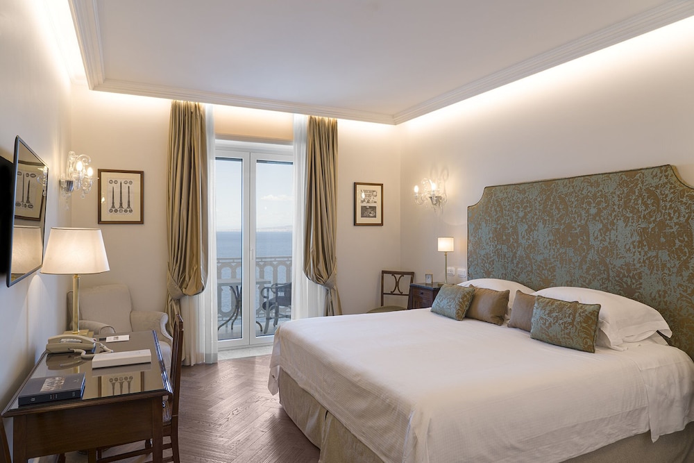 Grand Hotel Excelsior Vittoria — Hotel rooms in Sorrento, Campania