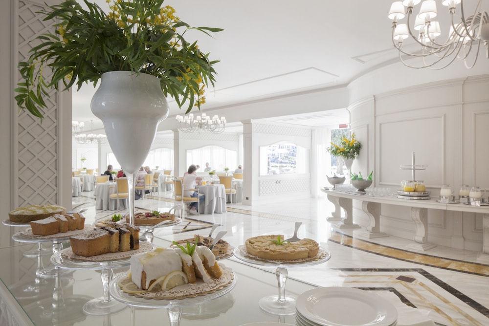 Mazzarò Sea Palace - The Leading Hotels of the World — Restaurant & bars in Taormina, Sicily