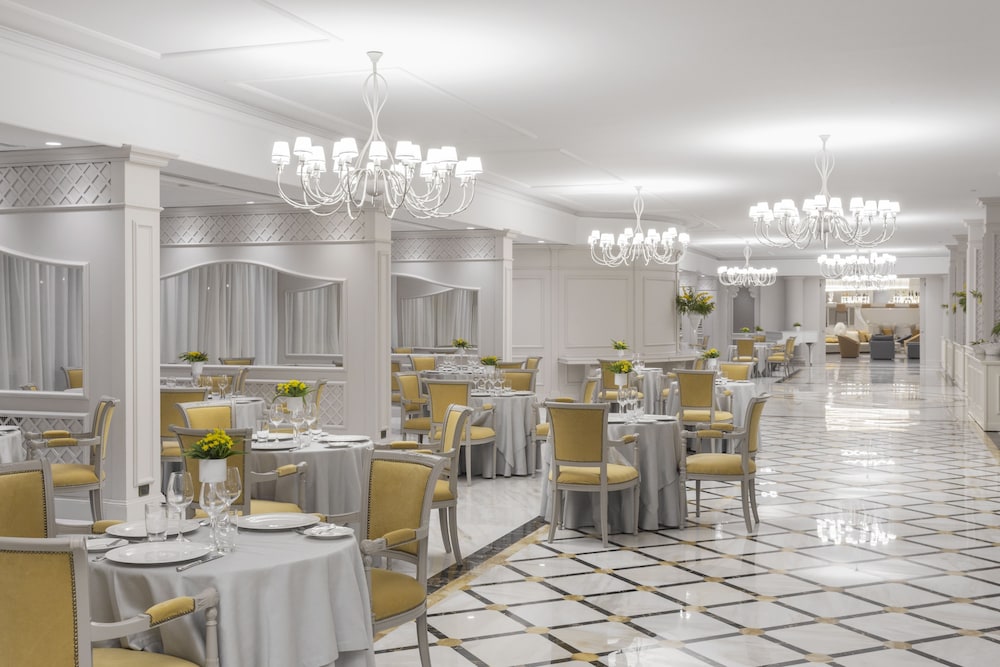 Mazzarò Sea Palace - The Leading Hotels of the World — Restaurant & bars in Taormina, Sicily