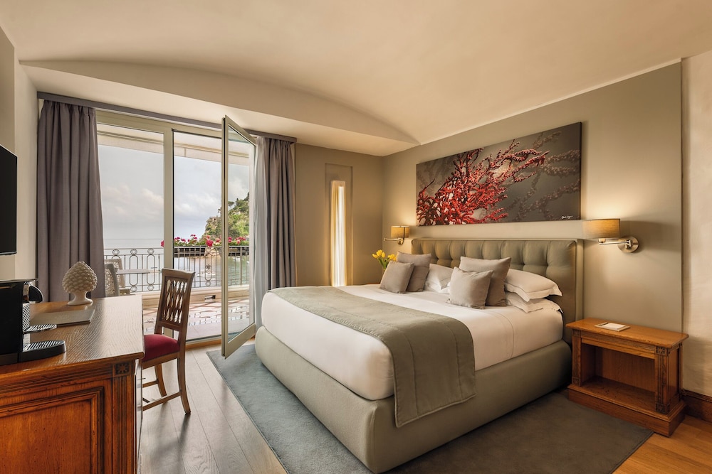 Mazzarò Sea Palace - The Leading Hotels of the World — Hotel rooms in Taormina, Sicily