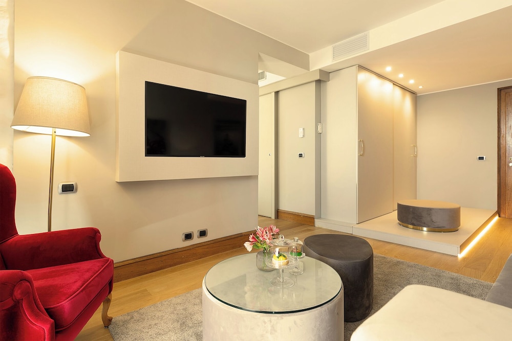 Mazzarò Sea Palace - The Leading Hotels of the World — Hotel rooms in Taormina, Sicily
