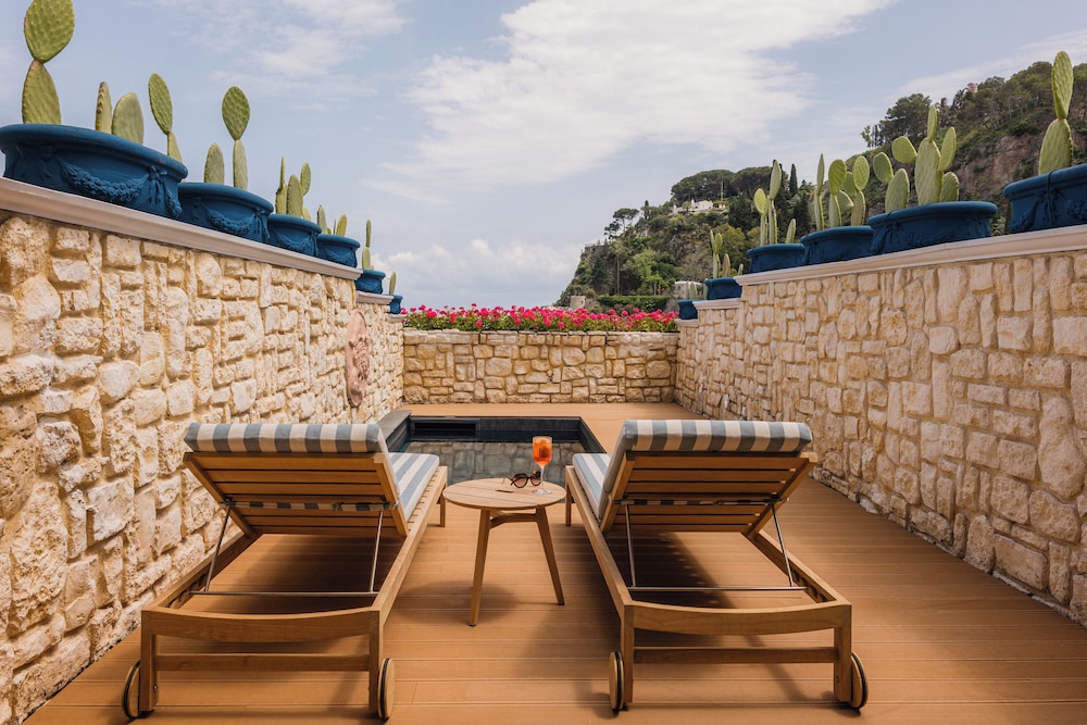 Mazzarò Sea Palace - The Leading Hotels of the World — Swimming pool in Taormina, Sicily