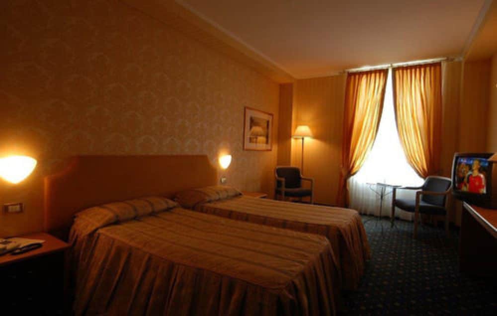 Grand Hotel Menaggio — Hotel rooms in Menaggio, Lombardy