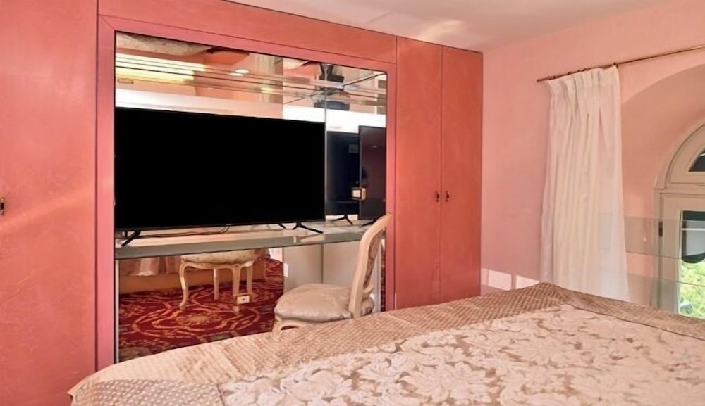 Grand Hotel Menaggio — Hotel rooms in Menaggio, Lombardy
