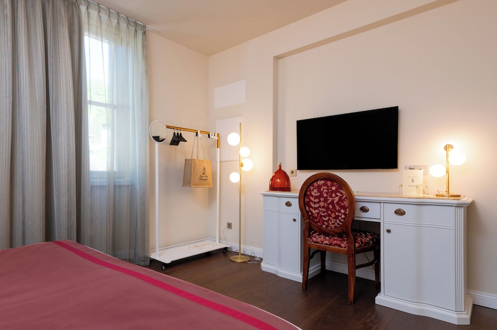 Grand Hotel Menaggio — Hotel rooms in Menaggio, Lombardy