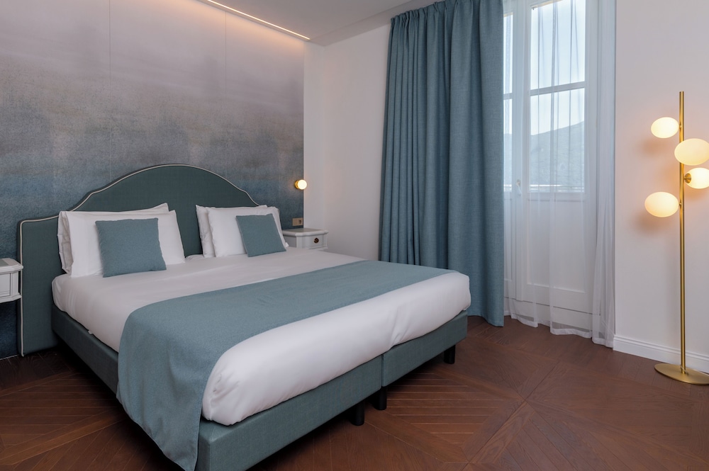 Grand Hotel Menaggio — Hotel rooms in Menaggio, Lombardy