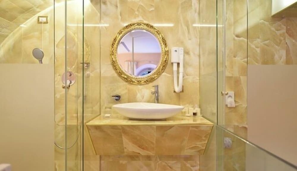 Grand Hotel Menaggio — Hotel rooms in Menaggio, Lombardy