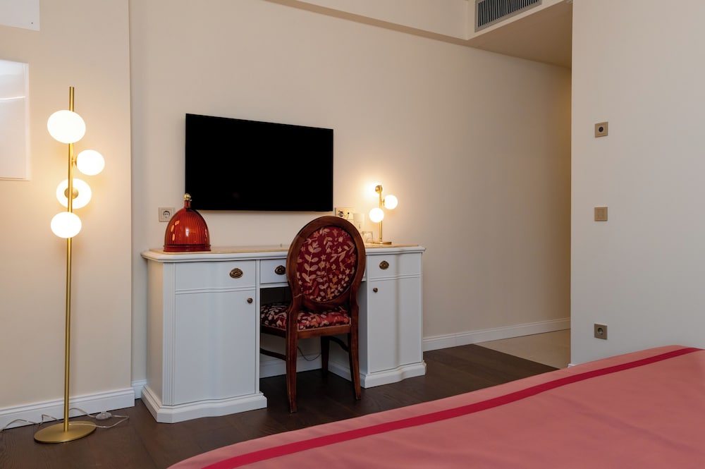 Grand Hotel Menaggio — Hotel rooms in Menaggio, Lombardy