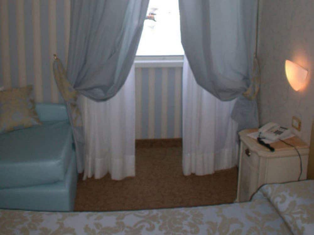 Grand Hotel Menaggio — Hotel rooms in Menaggio, Lombardy