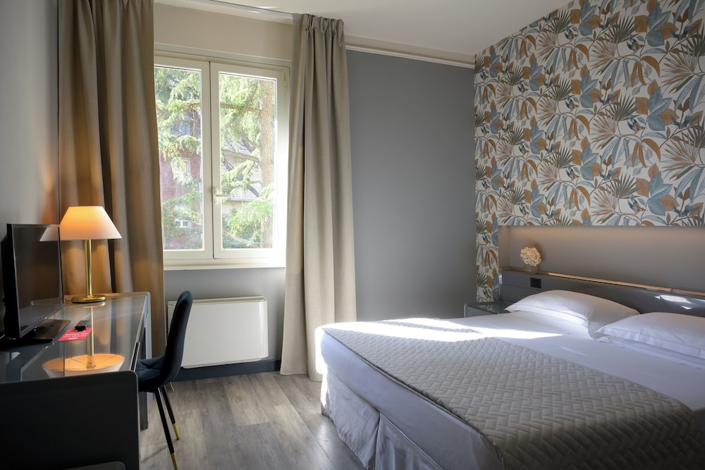 Grand Hotel Panoramic — Hotel rooms in Montecatini Terme, Tuscany