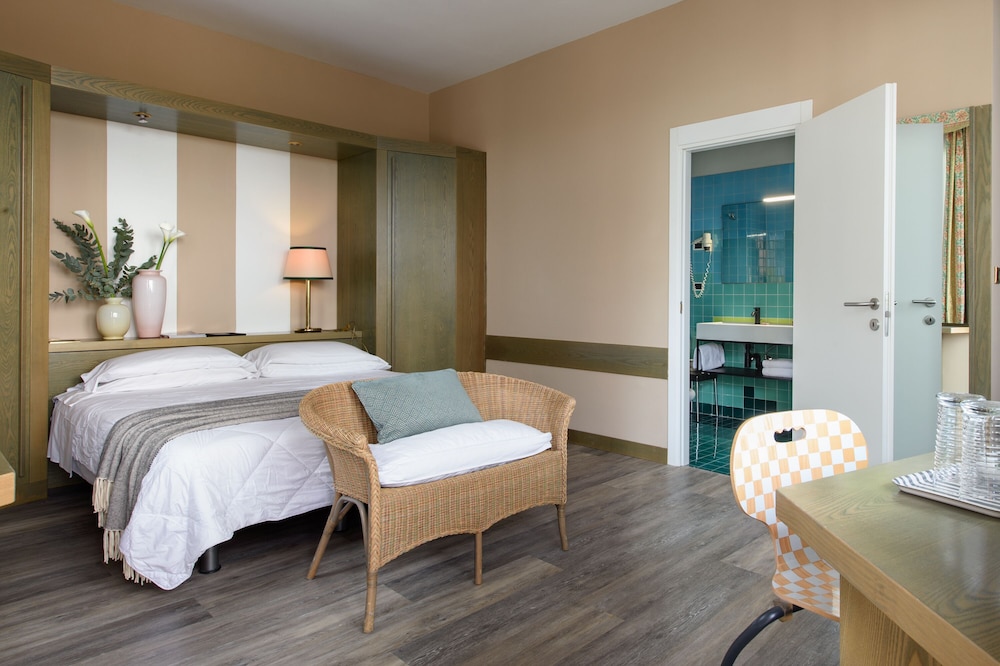 Grand Hotel Panoramic — Hotel rooms in Montecatini Terme, Tuscany