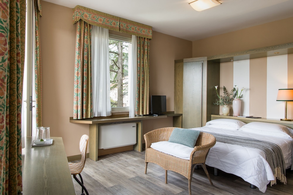 Grand Hotel Panoramic — Hotel rooms in Montecatini Terme, Tuscany