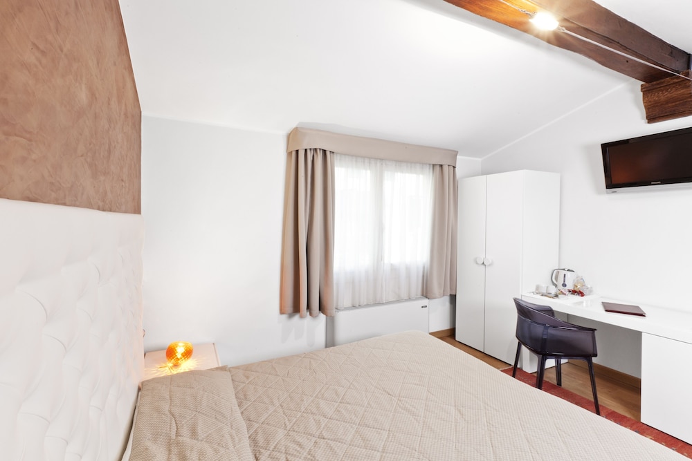 Hotel American Dinesen — Hotel rooms in Venice, Veneto