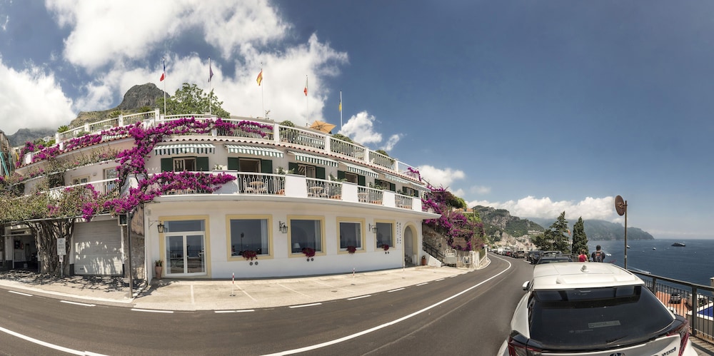 Hotel Bellevue Suite — Hotel building in Amalfi, Campania