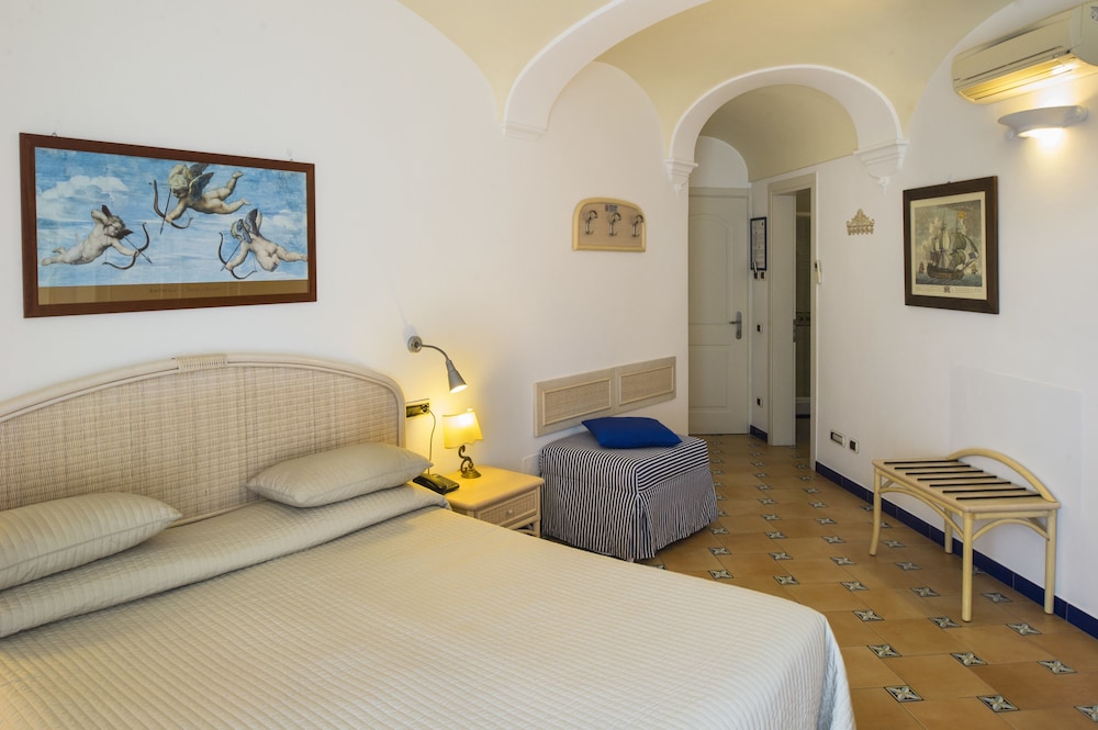Hotel Bellevue Suite — Hotel rooms in Amalfi, Campania