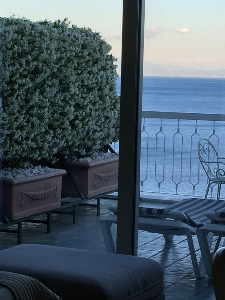 Hotel Bellevue Suite — Hotel rooms in Amalfi, Campania