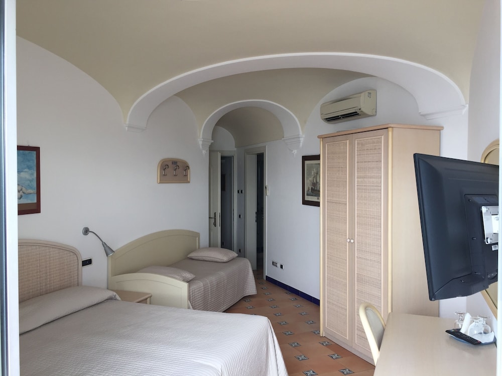 Hotel Bellevue Suite — Hotel rooms in Amalfi, Campania