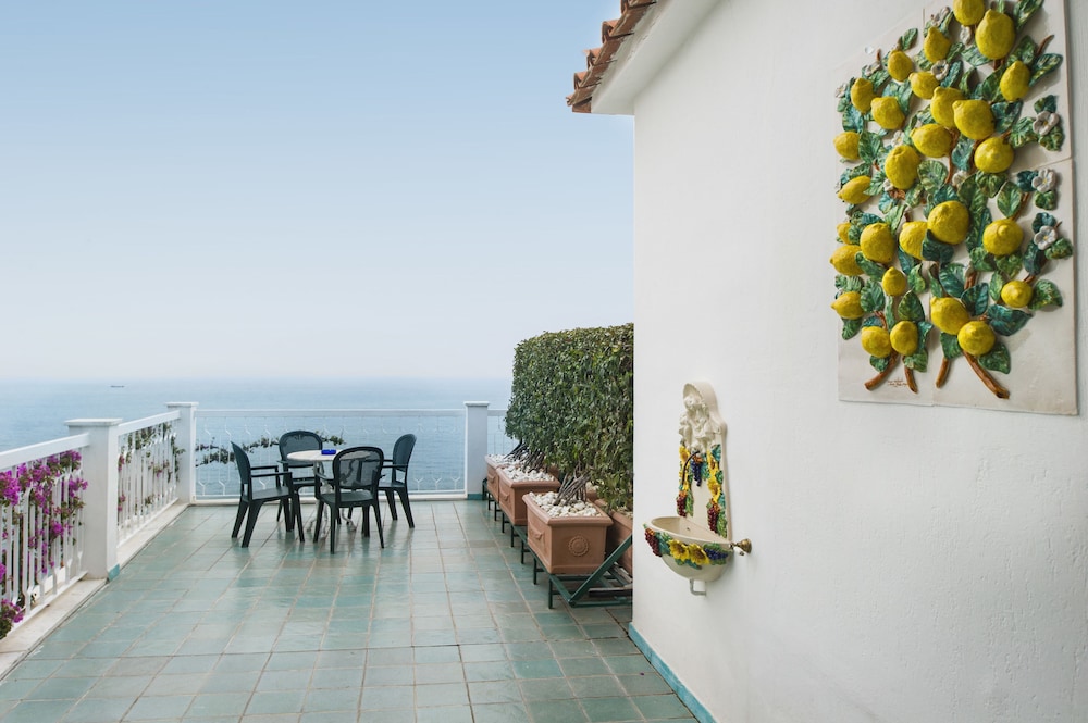 Hotel Bellevue Suite — Hotel building in Amalfi, Campania