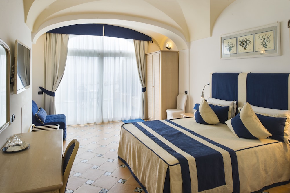 Hotel Bellevue Suite — Hotel rooms in Amalfi, Campania