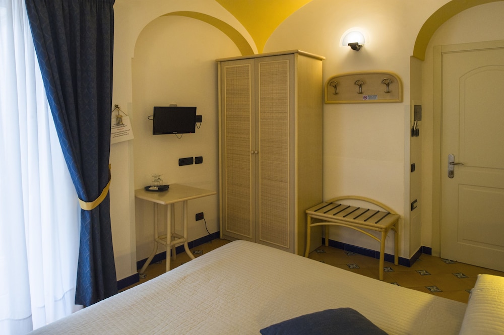 Hotel Bellevue Suite — Hotel rooms in Amalfi, Campania