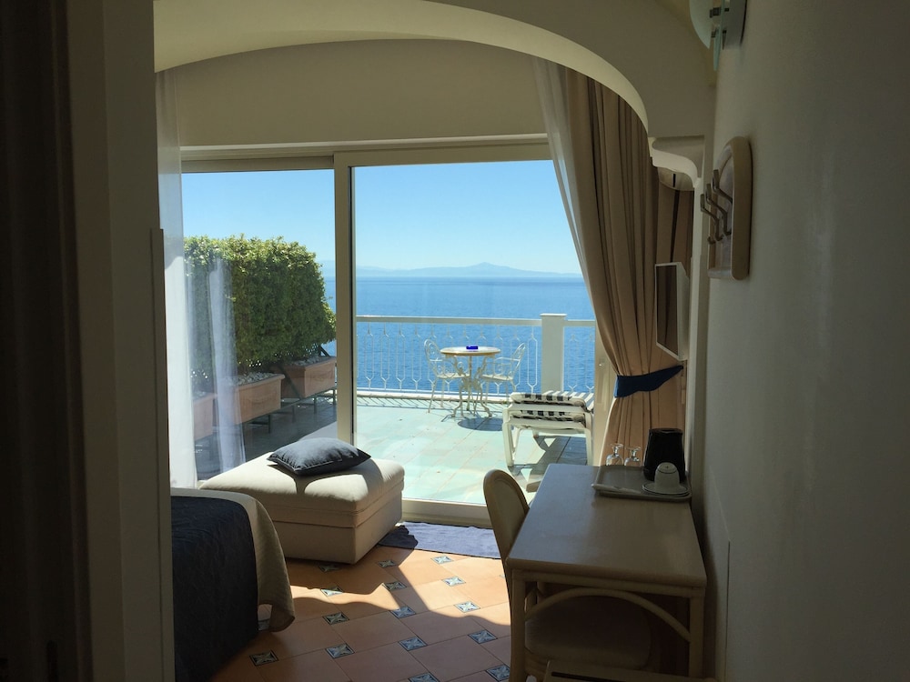 Hotel Bellevue Suite — Hotel rooms in Amalfi, Campania