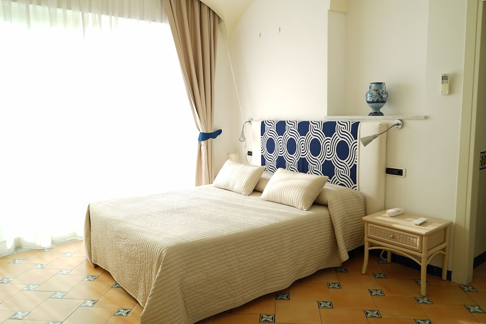 Hotel Bellevue Suite — Hotel rooms in Amalfi, Campania