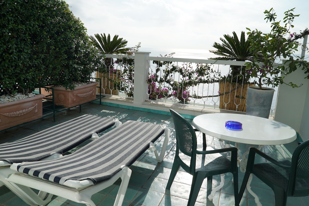 Hotel Bellevue Suite — Hotel rooms in Amalfi, Campania