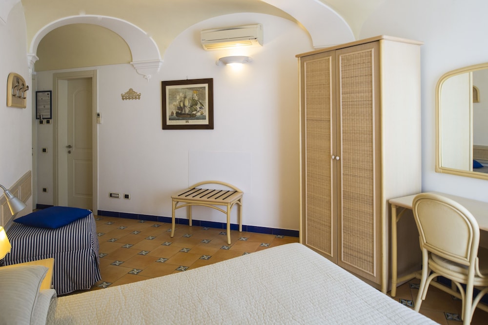 Hotel Bellevue Suite — Hotel rooms in Amalfi, Campania