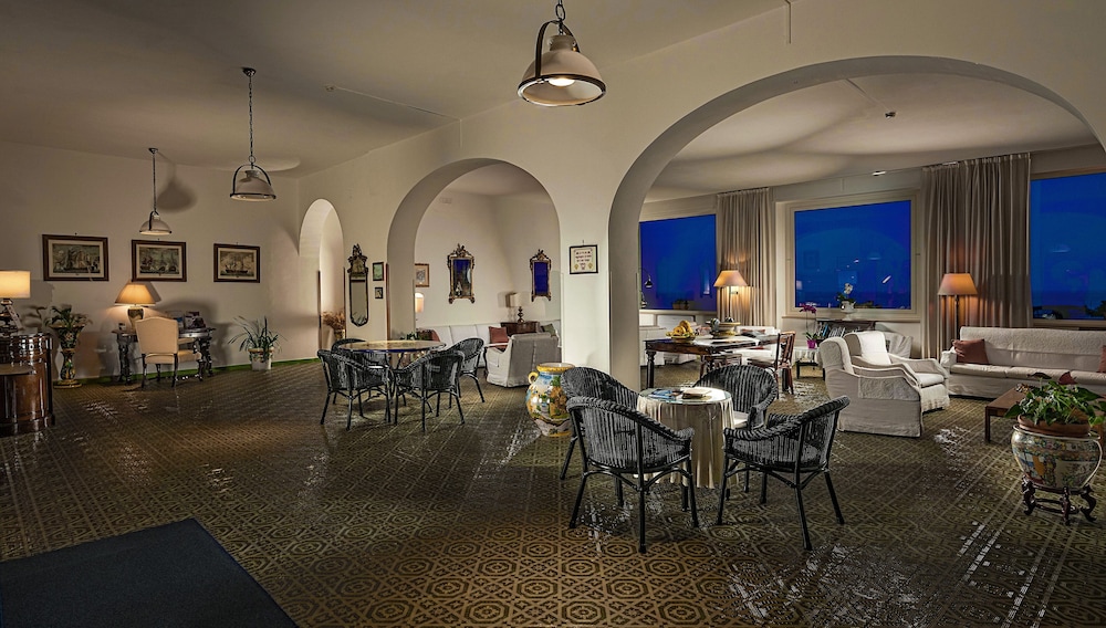 Hotel Bellevue Suite — Hotel building in Amalfi, Campania