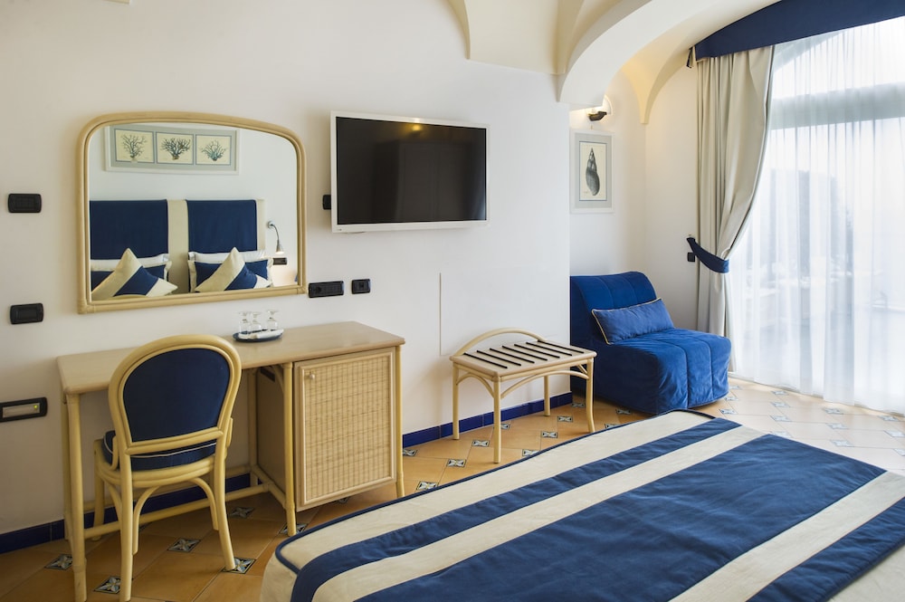 Hotel Bellevue Suite — Hotel rooms in Amalfi, Campania