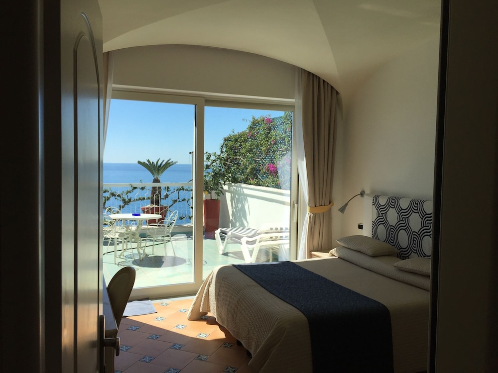Hotel Bellevue Suite — Hotel rooms in Amalfi, Campania