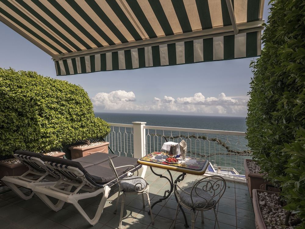 Hotel Bellevue Suite — Hotel rooms in Amalfi, Campania
