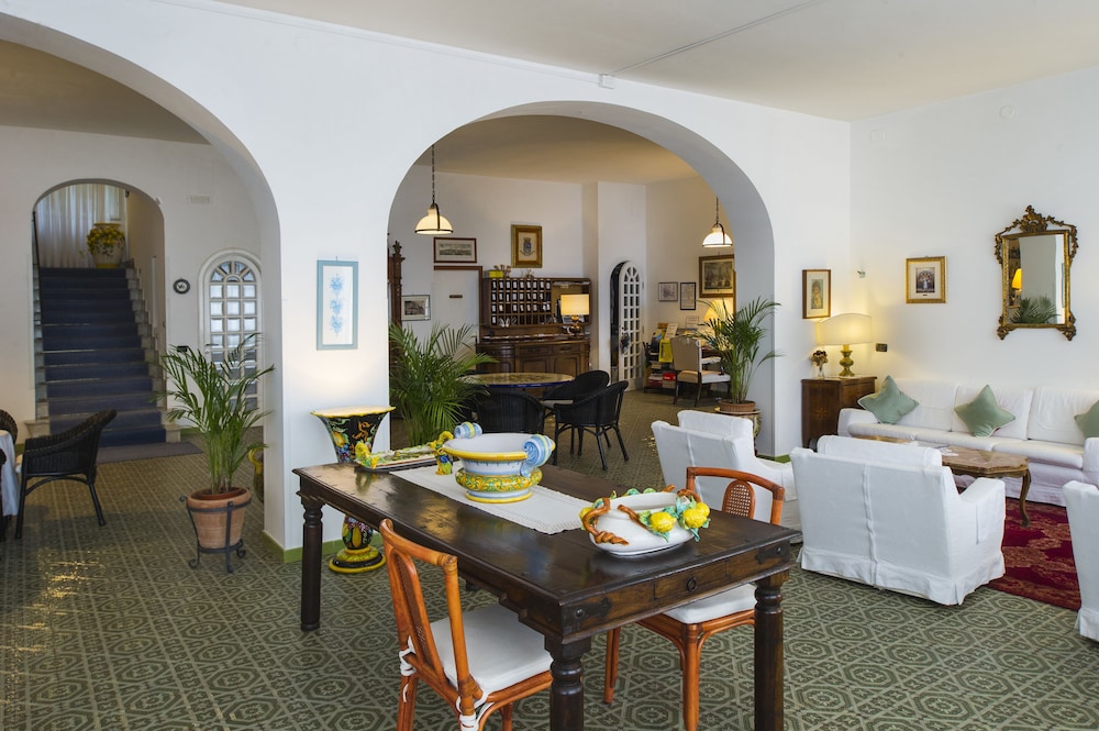 Hotel Bellevue Suite — Hotel building in Amalfi, Campania