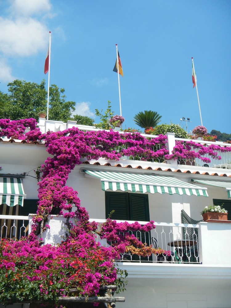 Hotel Bellevue Suite — Hotel building in Amalfi, Campania