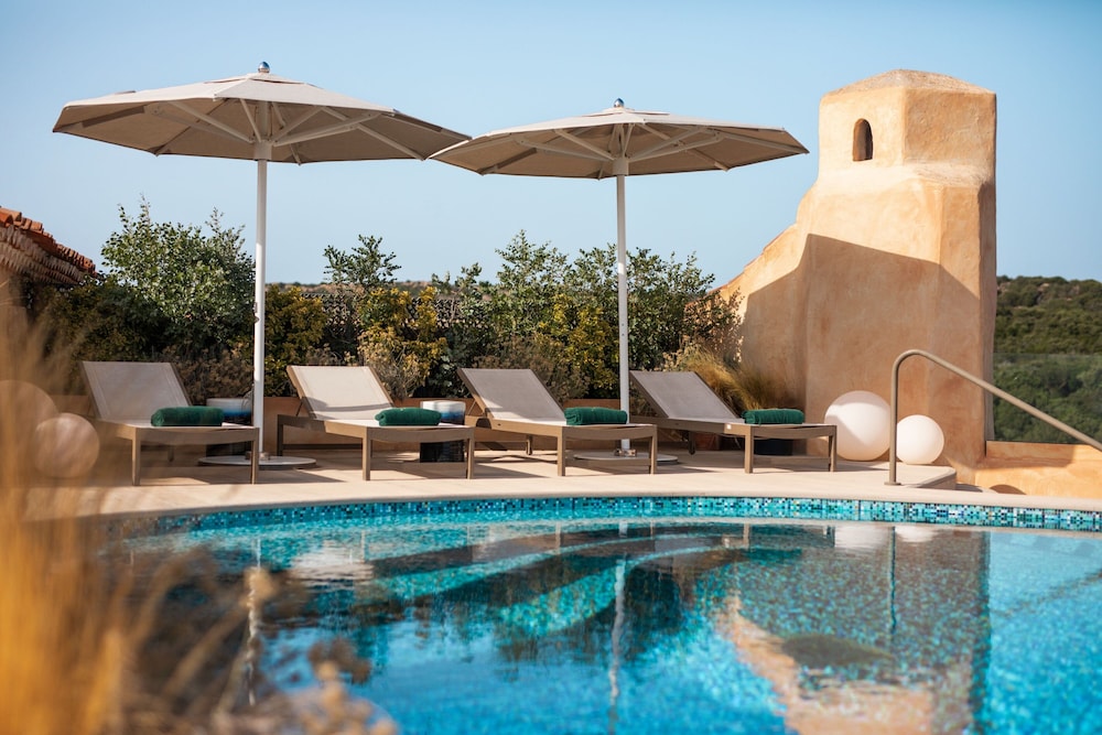 Cala di Volpe, a Luxury Collection Hotel, Costa Smeralda — Swimming pool in Arzachena, Sardinia