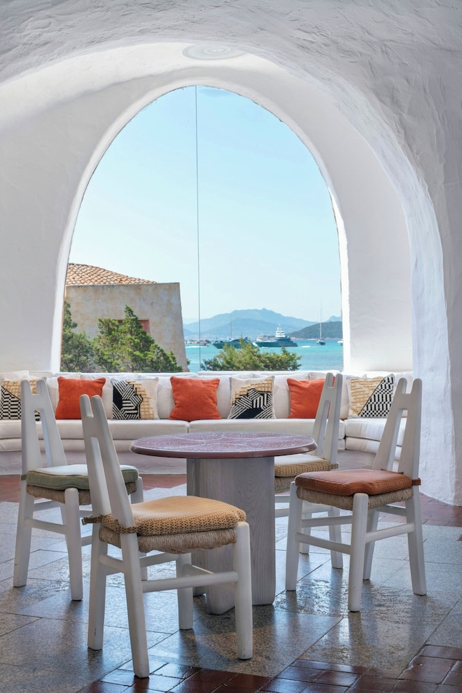 Cala di Volpe, a Luxury Collection Hotel, Costa Smeralda — Restaurant & bars in Arzachena, Sardinia