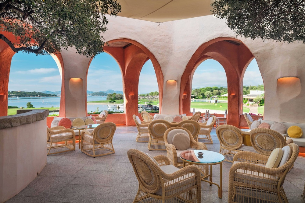 Cala di Volpe, a Luxury Collection Hotel, Costa Smeralda — Restaurant & bars in Arzachena, Sardinia