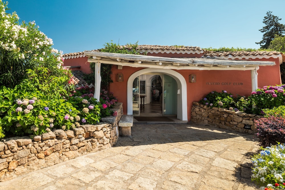 Cala di Volpe, a Luxury Collection Hotel, Costa Smeralda — Hotel building in Arzachena, Sardinia