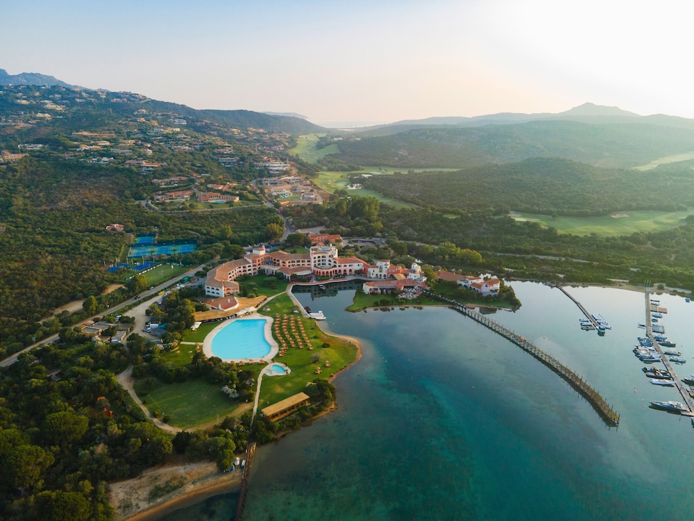Cala di Volpe, a Luxury Collection Hotel, Costa Smeralda — Hotel building in Arzachena, Sardinia