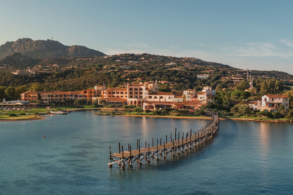 Cala di Volpe, a Luxury Collection Hotel, Costa Smeralda — Hotel building in Arzachena, Sardinia