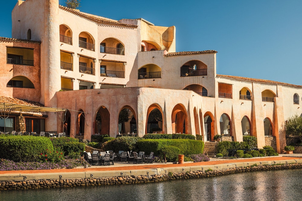 Cala di Volpe, a Luxury Collection Hotel, Costa Smeralda — Hotel building in Arzachena, Sardinia