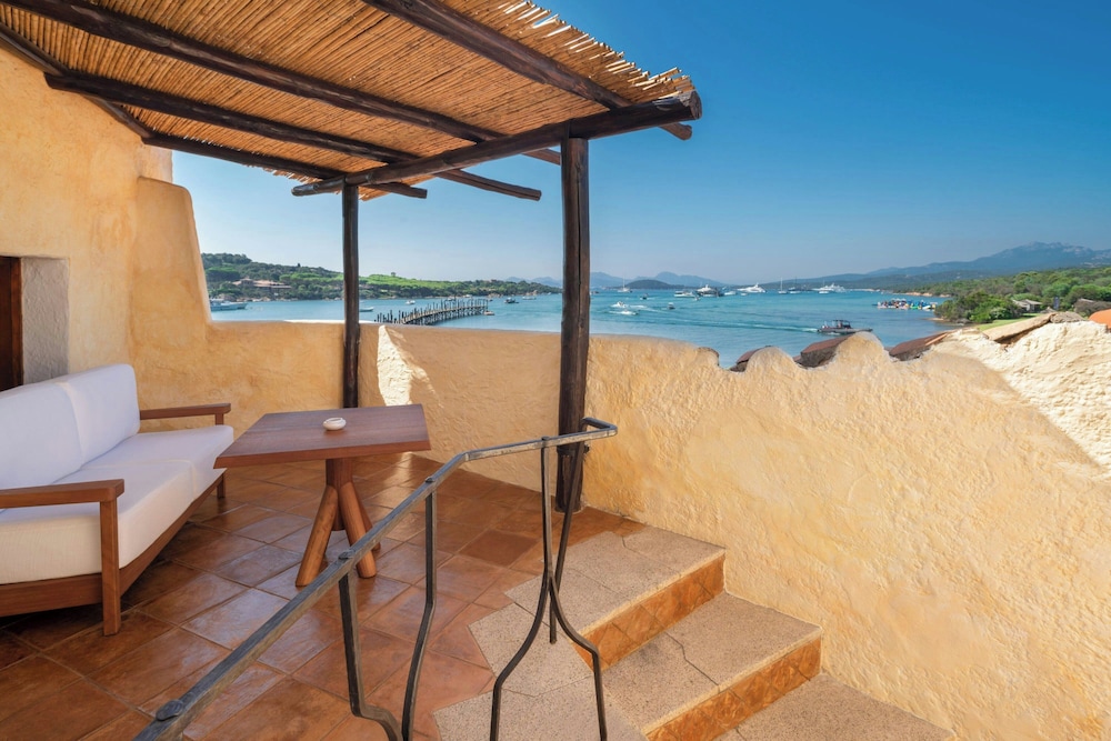 Cala di Volpe, a Luxury Collection Hotel, Costa Smeralda — Hotel building in Arzachena, Sardinia