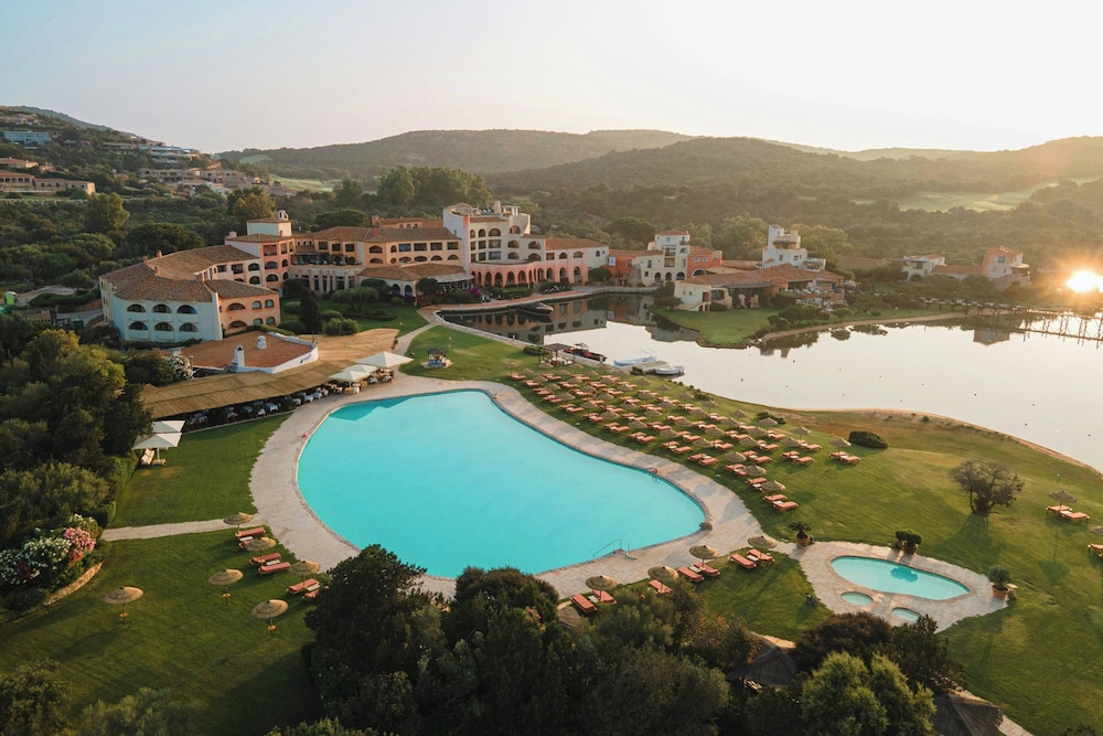 Cala di Volpe, a Luxury Collection Hotel, Costa Smeralda — Swimming pool in Arzachena, Sardinia