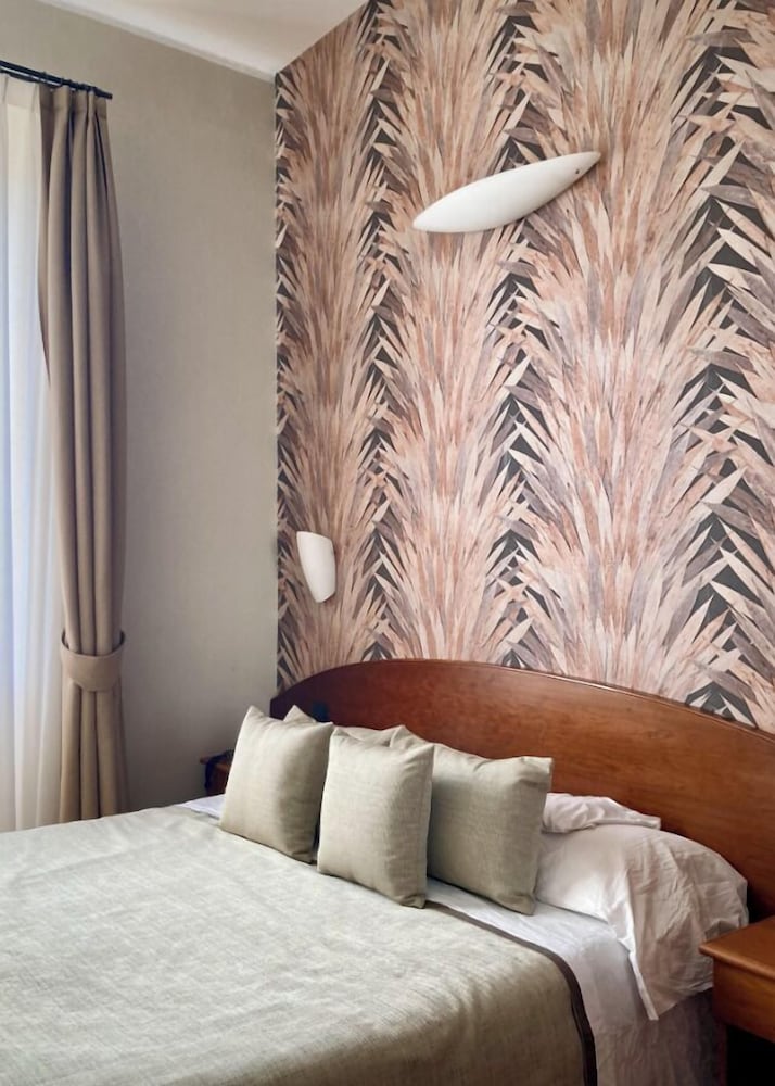 Hotel Caravaggio — Hotel rooms in Florence, Tuscany